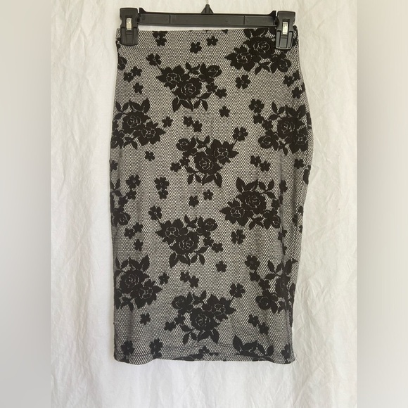 Windsor Floral Skirt Size Small - Picture 5 of 7